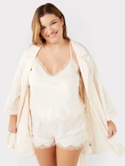 Chelsea Peers Satin Robe 5 Chelsea Peers Satin Robe -Chantelle Sales Store ChelseaPeersSatinLaceTrimRobeCW2076CPLN03IvoyFront2