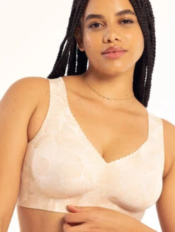 Evelyn & Bobbie The Evelyn Bra 8 Evelyn & Bobbie The Evelyn Bra -Chantelle Sales Store EvelynandBobbieTheEvelynChampagneGinkgoFront