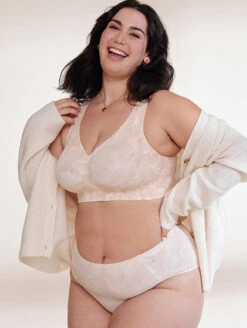 Evelyn & Bobbie The Evelyn Bra 11 Evelyn & Bobbie The Evelyn Bra -Chantelle Sales Store EvelynandBobbieTheEvelynChampagneGinkgoSet